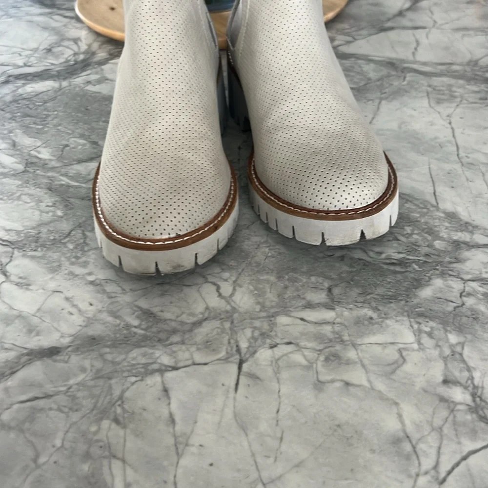 Boots - Picture 5 of 8